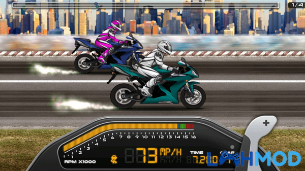 Hai tay đua đang cạnh tranh trong chế độ PvP