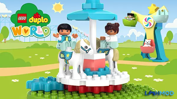 Ảnh 1 của Tải LEGO DUPLO WORLD MOD APK 12.1.0 (Mở khóa) Android iOS Bé gái đang vui chơi với các khối LEGO DUPLO trong game