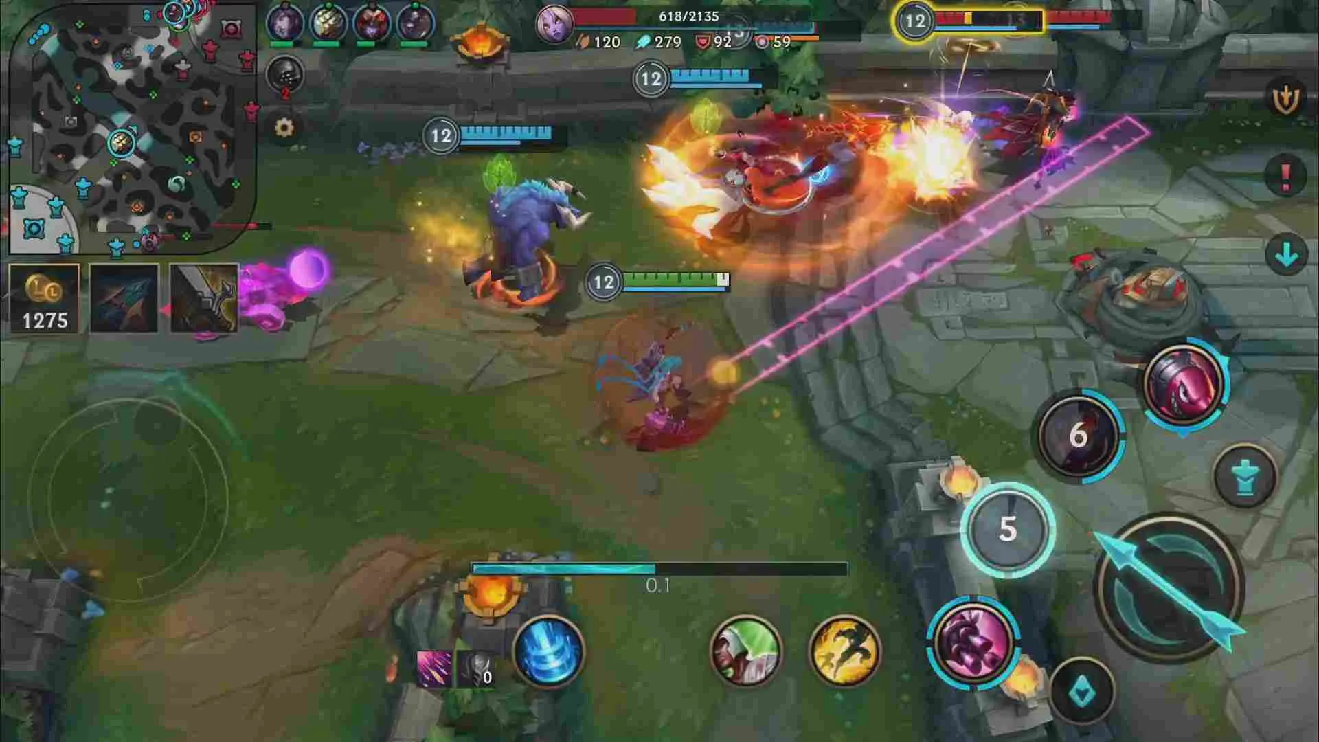 Ảnh 2 của Tải LMHT Tốc Chiến Mod APK 3.3.0.5735 (Menu/Skins/Map/Bất Tử) Màn hình giao diện điều khiển nhân vật với các nút kỹ năng và bản đồ nhỏ trong LMHT Tốc Chiến Mod