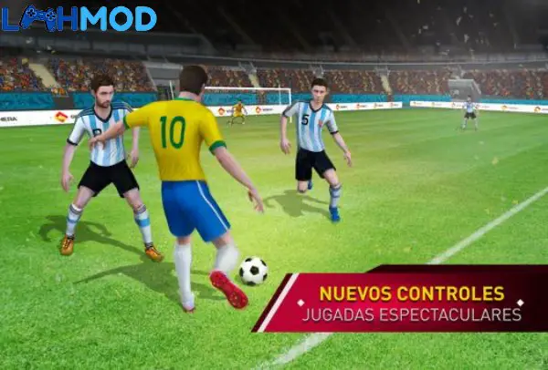 Ảnh 2 của Soccer Star 22: World Football MOD APK 4.4.0 (Vô hạn tiền) Cảnh cầu thủ đang chuyền bóng trong Soccer Star 22: World Football