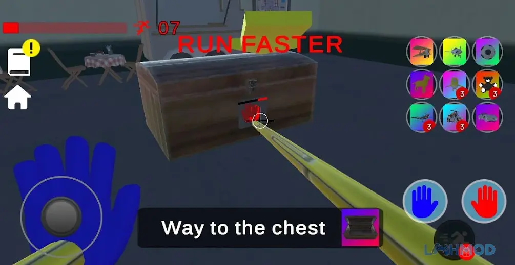 Ảnh 4 của Tải Poppy Horror Apk 1.7 cho Android iOs Người chơi tương tác với một chiếc rương trong Poppy Horror MOD APK