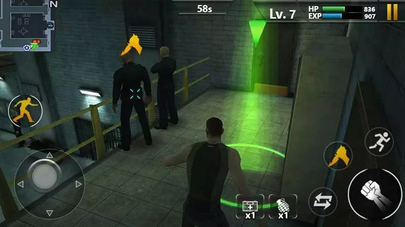 Ảnh 4 của Tải game Prison Escape Mod APK 1.1.6 (Vô Hạn Tiền) Nhân vật đang đối mặt với một nhóm lính canh và tù nhân trong một cuộc ẩu đả