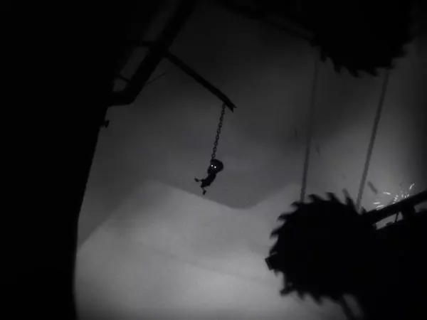 Ảnh 3 của Tải game LIMBO MOD APK 1.20 b123 (Mở khóa MOD) cho Android iOs Cậu bé đang né tránh một cái bẫy lớn treo trên cao trong game LIMBO