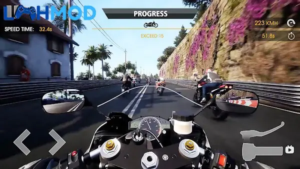 Ảnh 2 của Tải Turbo Bike MOD APK 1.1.8 (Vô hạn tiền) Android iOS Cảnh game Turbo Bike với xe moto đang bay qua chướng ngại vật trên đường đua địa hình