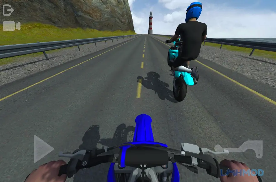 Ảnh 3 của Tải Wheelie Life 2 Mod Apk 1.0 (Vô Hạn Tiền) cho Android iOs Hai tay đua xe đạp đang biểu diễn kỹ năng trên một con đường cảnh biển