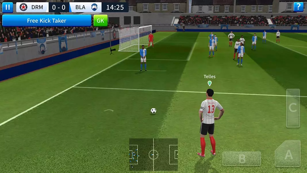 Ảnh 2 của Dream League Soccer Mod APK ( Tiền, Đội Hình Việt Nam) 12.250 Một góc sân vận động trong Dream League Soccer Mod với cầu thủ đang thi đấu
