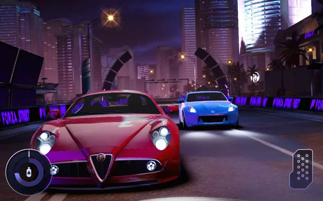 Ảnh 2 của Tải game Forza Street Mod APK 40.0.5 (Vô Hạn Tiền) Alt text mô tả cảnh một chiếc xe đua đang drift qua khúc cua hẹp trong thành phố ban đêm