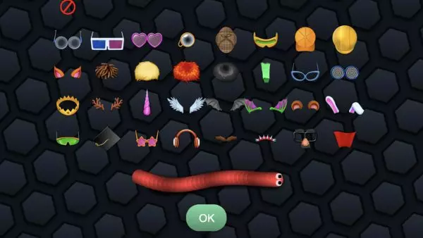 Ảnh 3 của Tải Hack Slither.io Mod APK V1.6.2 (Không Quảng Cáo) Con rắn đang thu thập thức ăn phát sáng trong Slither.io
