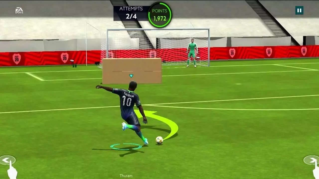 Ảnh 3 của Tải game Hack FIFA Soccer Mod APK 18.1.01 (Vô Hạn Tiền) Hai cầu thủ đang tranh bóng quyết liệt trên sân